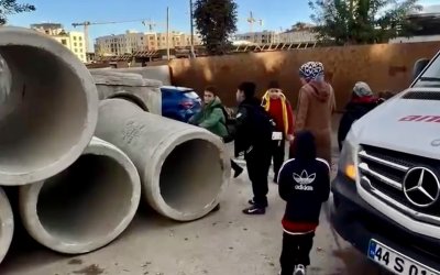 İlk Okulun Girişinde Tehlike; Beton Künkler Velileri Endişelendiriyor