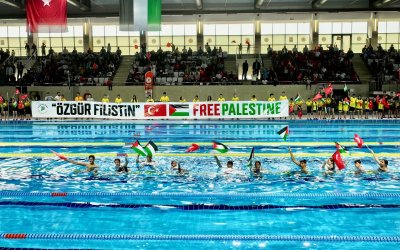 Kulaçlar Gazze İçin Atıldı; Sporculardan Duygusal Destek