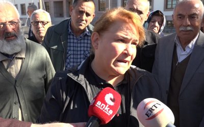 Zaviye Mahallesi Sakinlerinden Valilik Önünde Tepki: “Evlerimizin Yeri Verilmedi, Mağduriyetimiz Sürüyor”