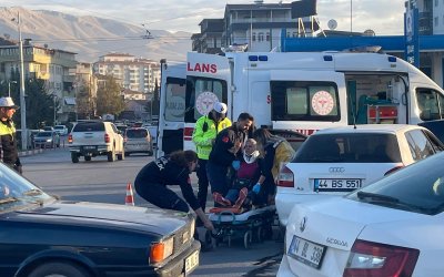 Viraj Kavşağında Dikkatsizlik Kazaya Neden Oldu, 1 Yaralı