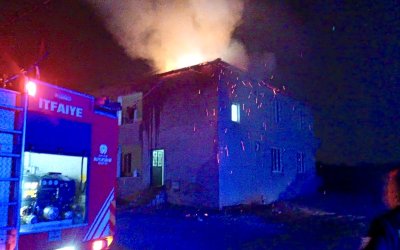 Dilek Yolu Üzerinde Çatı Yangını Korkuttu