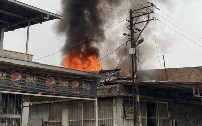 Sanayide işyeri yangını korkuttu, dumanlar gökyüzünü kapladı