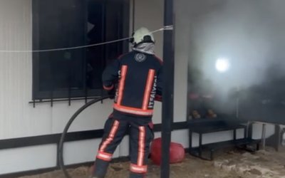 Gazi Mahallesinde Konteyner Yangını Korkuttu