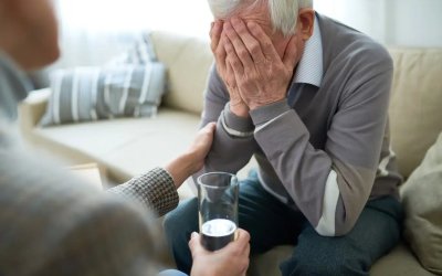 Alzheimer hastalarına yaklaşımda empati ve sabır önemli!