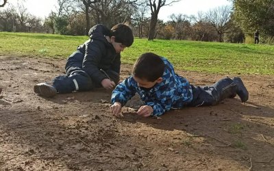Çocuklar mikroplarla doğal yollarla tanışmalı!