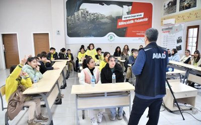 Yeşilyurt'ta öğrencilere uygulamalı deprem eğitimi