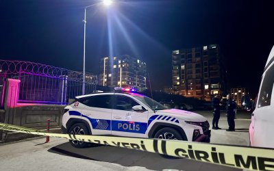 Silahlı saldırı sonrası karakol önünde kan aktı: 2 kişi bıçaklandı