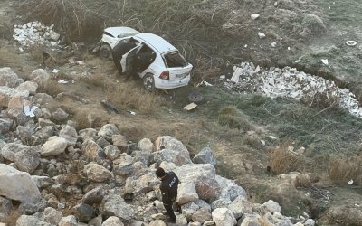 Buzlanma Nedeniyle Köprüden Şarampole Uçan Otomobilde 1 Kişi Hayatını Kaybetti