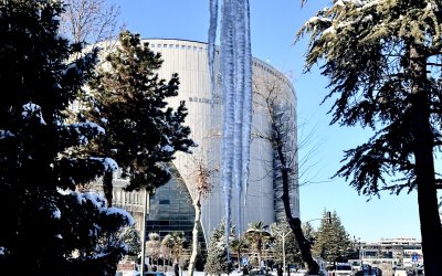 Çatı Oluklarındaki Buz Sarkıtları Tehlike Saçıyor