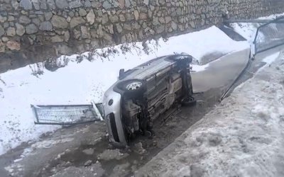 Gedik'te Yoldan Çıkan Otomobil Sulama Kanalına Uçtu