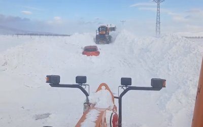 Darende'de Kar Altında Kalan Araçlar Gün Yüzüne Çıktı