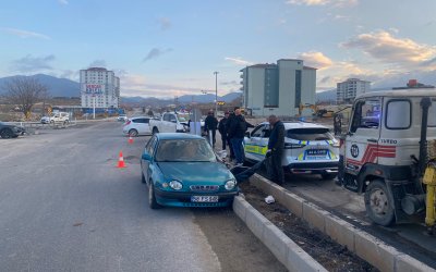 Yeşilyurt’ta Otomobil İle Pikap Çarpıştı: 1 Yaralı