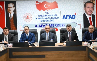 Malatya’da Kırsal Konutlarda Büyük İvme: Vali Seddar Yavuz Sahadaki Çalışmaları Masaya Yatırdı