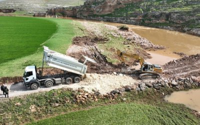 Şanlıurfa Viranşehir’de Sel Hasarlarına Karşı Menfez ve Yol Onarımları Devam Ediyor