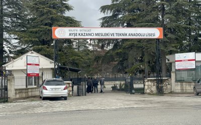 Malatya’da Okul Önünde Bıçaklı Kavga: 1 Öğrenci Yaralandı