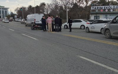 Otomobilin Çarptığı Motosiklet Sürücüsü Yaralandı