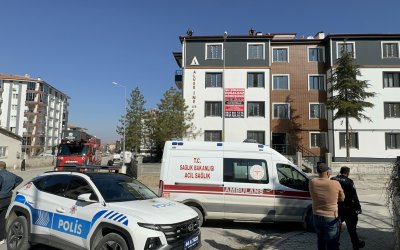 Malatya’da İşçi Eylemi: Çatıya Çıkan İki Elektrik İşçisi Ödemelerini Almak İçin Bekledi