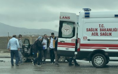 Kuzey Kuşak Yolu’nda İki Araç Çarpıştı: 1 Yaralı