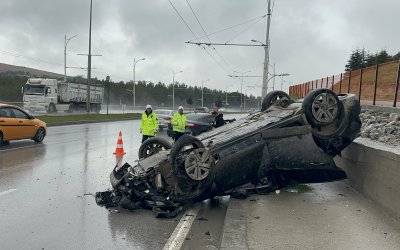 Feci Kazada Hurdaya Dönen Araçlardan Burunları Bile Kanamadan Kurtuldular