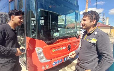 Otobüste Türkü Sürprizi: 21 Yaşındaki Genç Yolculara Moral Oldu