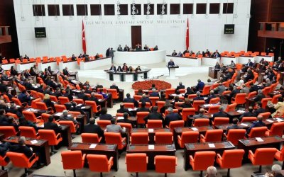 TBMM’de Yoğun Hafta: Aidat Düzenlemesi ve Deprem Destekleri Gündemde