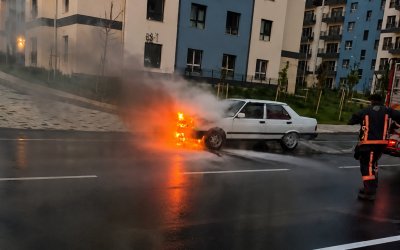 Araç Yangını Paniğe Neden Oldu