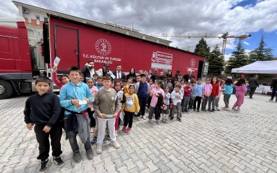 Gezen Sinema Tırı Hekimhan’da Çocuklarla Buluştu