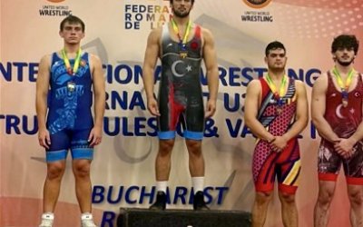 Malatyalı Güreşçilerden Romanya’da Çifte Altın