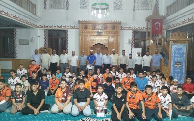Kur’an Kursu Öğrencilerine Forma ve Çiğ Köfte İkramı