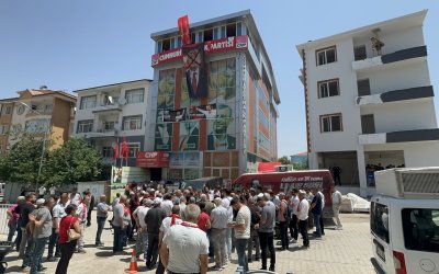 CHP Malatya İl Binası Önünde Protesto: Barış Yıldız’dan Yeni Yönetime Sert Tepki