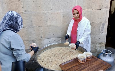 Kadın Esnafların Aşuresi Gönülleri Isıttı