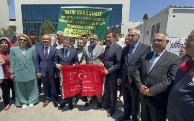 Bakan Yumaklı, Çoban Evi Konteynerlerinin Anahtarlarını Yetiştiricilere Teslim Etti