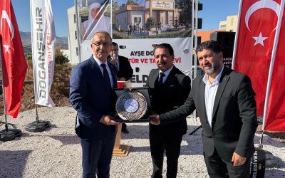 Sanatçı Latif Doğan, Annesinin Adını Memleketinde Yaşatacak