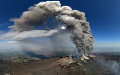 Etna Yeniden Patladı: Kül Bulutu Nedeniyle Uçuşlar Durduruldu