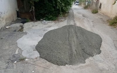 Beton Mikseri Sokağa Harcı Döküp Gitti, Muhtar Ateş Püskürdü