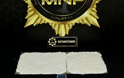 Sokak Satıcısına Fiziki Takip: 900 Gram Metamfetamin Ele Geçirildi