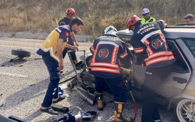 Otomobil İle Hafif Ticari Araç Çarpıştı: 1 Yaralı