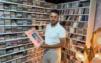 Deprem Sonrası Gelen Hediye Tutkuya Dönüştü: Binlerce Plakla Geçmişi Yaşatıyor