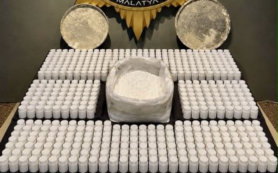 Malatya’da Uyuşturucu Operasyonu: 5,5 Kilo Sentetik Ecza Hammaddesi Ele Geçirildi