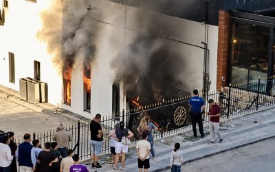 Site Otoparkında Korkutan Yangın