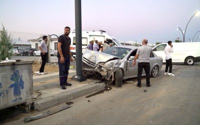 DSİ Kavşağında U Dönüşü Kazası: 2 Yaralı