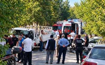 Malatya’da 2 Araç Birbirine Girdi: 2 Yaralı