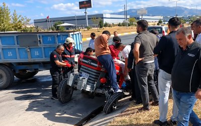Beton Mikseri İle Traktör Çarpıştı: 2 Yaralı