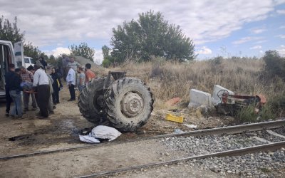 Malatya’da Yük Treni Traktöre Çarptı: 1 Yaralı