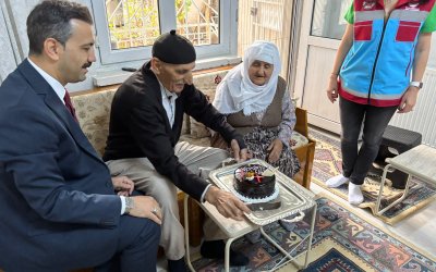 1 Ekim Dünya Yaşlılar Günü’nde 3 Yaşlıya Doğum Günü Sürprizi