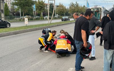 Malatya’da Otomobilin Çarptığı Motosiklet Sürücüsü Yaralandı