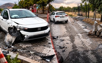 Belediyenin İhmali Az Kalsın Felakete Yol Açıyordu: Kazada Lüks Araç Pert Oldu!