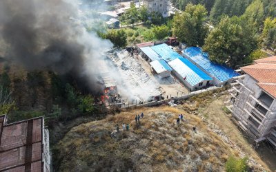 Malatya’da Şantiye Alanında Yangın: 30 Konteyner Zarar Gördü