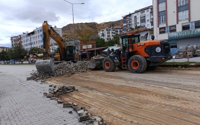 Darende’de D-300 Kara Yoluna Sıcak Asfalt