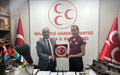 Milli Boksörümüz Hatice Akbaş’tan Başkan Şengönül’e Ziyaret